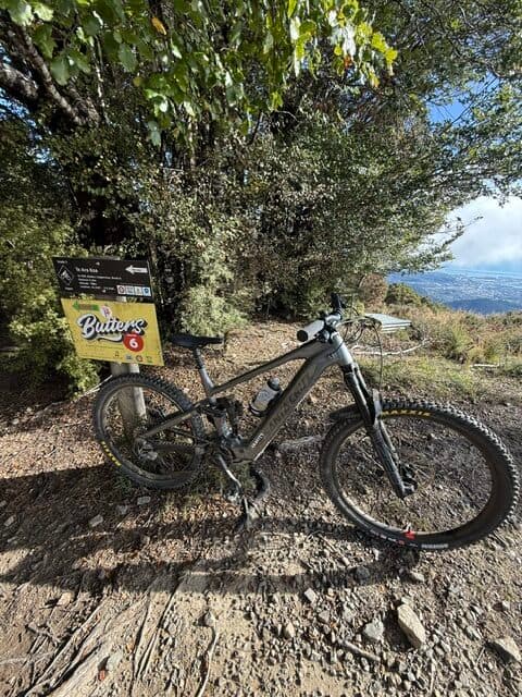 full suspension electric mountain bike Santa Cruz Vala